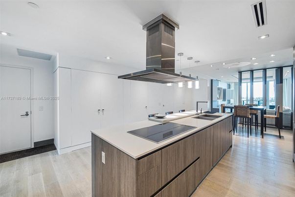 Dining room, Interior, Kitchen, Pendant Lights, Recessed Lighting, Wood Texture Flooring