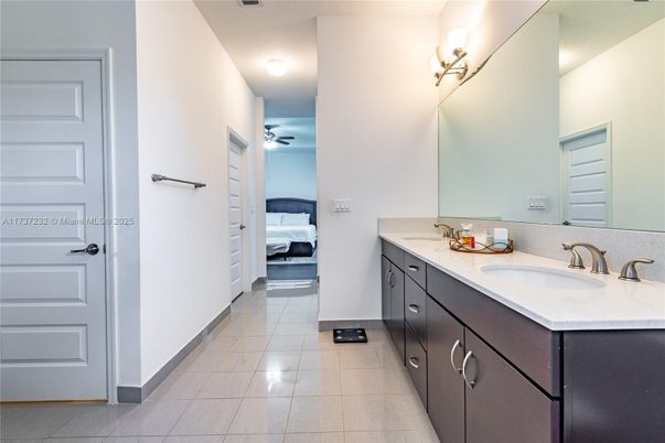 Bathroom, Bedroom, Dual Sink Vanities, Interior