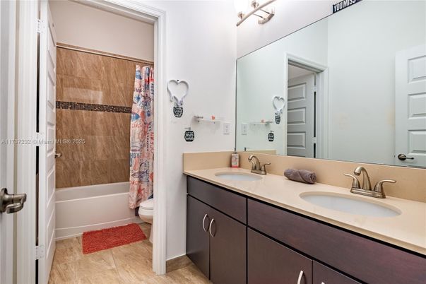 Bathroom, Dual Sink Vanities, Interior