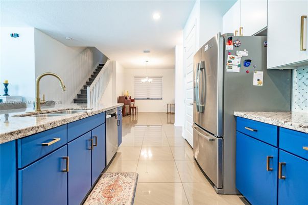 Dining room, Interior, Kitchen, Pendant Lights, Recessed Lighting, Stainless Steel Appliances