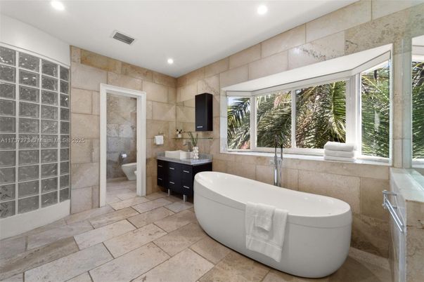 Bathroom, Dual Sink Vanities, Free Standing Baths, Interior, Recessed Lighting