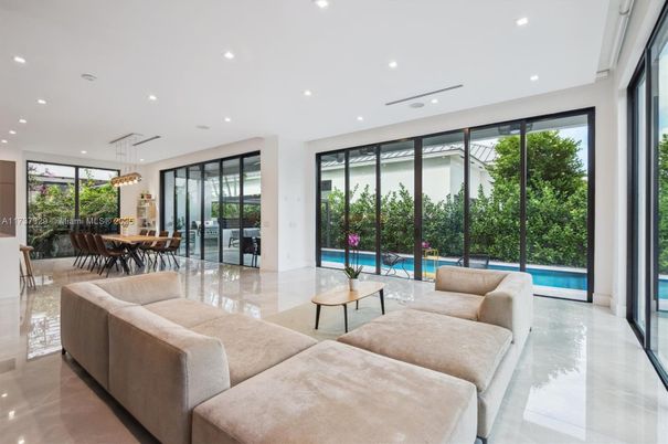 Dining room, Interior, Living room, Pendant Lights, Recessed Lighting