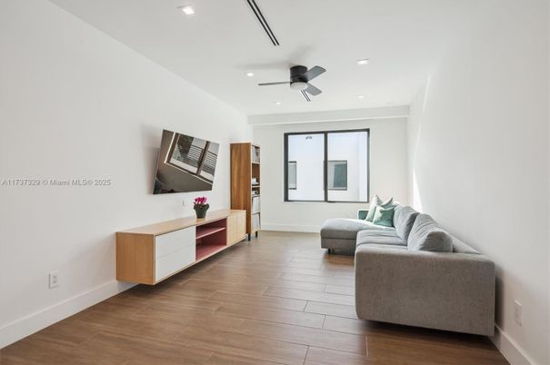 Interior, Recessed Lighting, Wood Texture Flooring