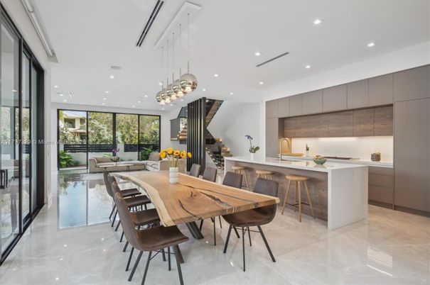Dining room, Interior, Kitchen, Living room, Pendant Lights, Recessed Lighting, Stainless Steel Appliances