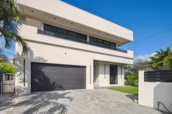 Attached, Exterior, Facade, Modern