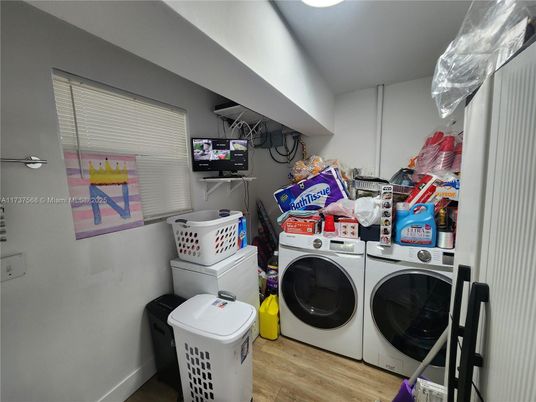 Interior, Washer, Wood Texture Flooring