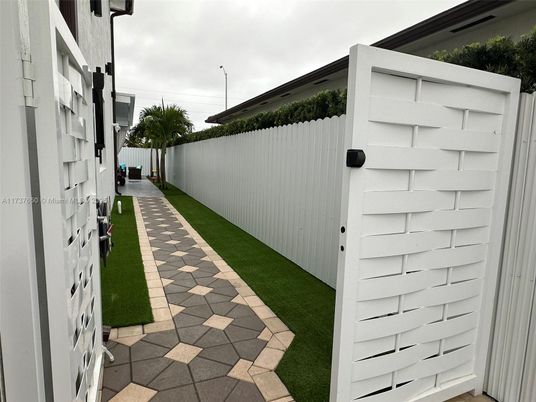 Detached Garage, Exterior