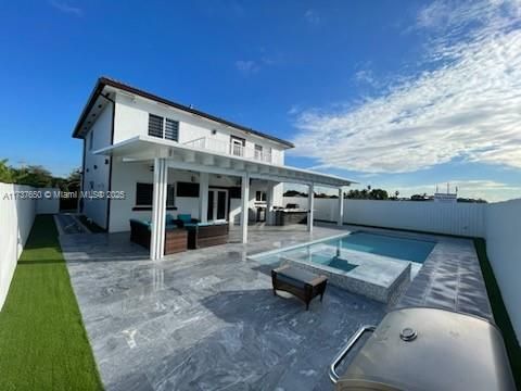 Exterior, Pool