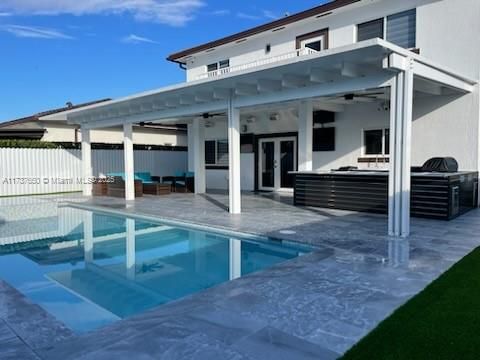 Exterior, Pool