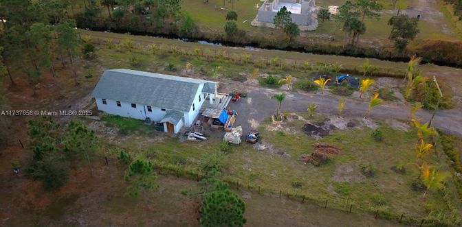 Exterior, Drone