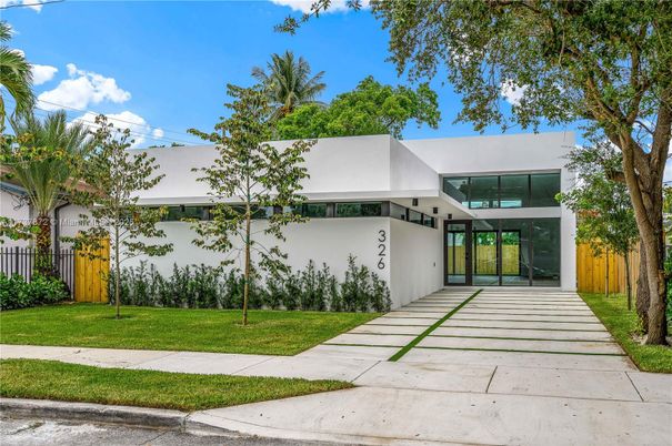 Backyard, Exterior, Facade, Modern