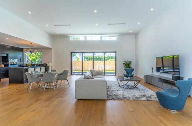 Dining room, Interior, Living room, Pendant Lights, Recessed Lighting, Wood Texture Flooring