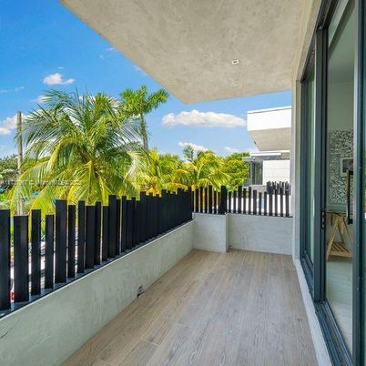 Exterior, Wood Texture Flooring