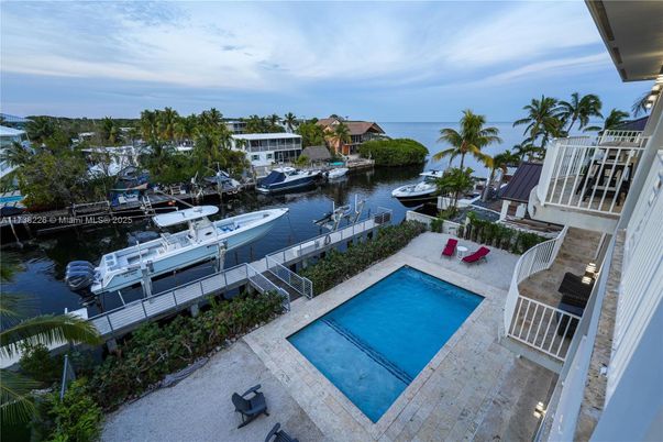 Exterior, Lake, Pool, Water
