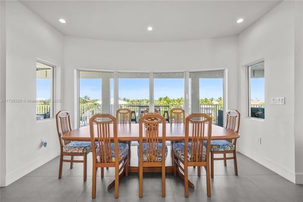 Dining room, Interior, Recessed Lighting