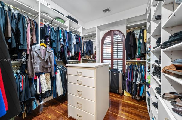 Interior, Walk-in Closets, Wood Texture Flooring