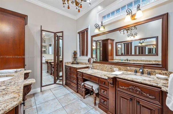 Bathroom, Dual Sink Vanities, Interior