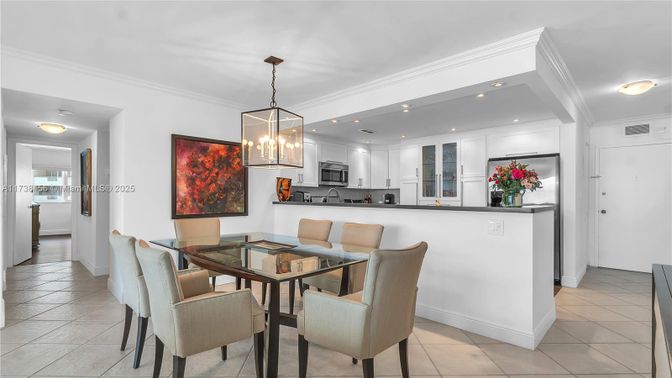 Dining room, Interior, Kitchen, Pendant Lights, Recessed Lighting