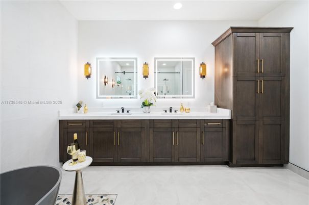 Bathroom, Dual Sink Vanities, Interior, Recessed Lighting