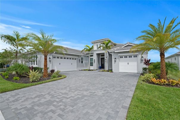 Attached, Exterior, Facade, Mediterranean