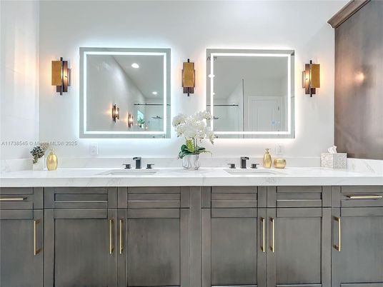 Bathroom, Dual Sink Vanities, Interior, Recessed Lighting