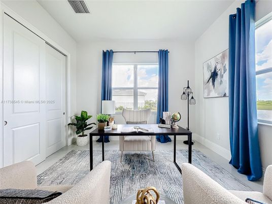 Home Office, Interior
