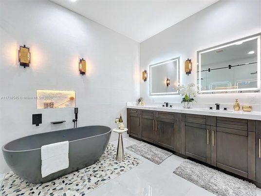 Bathroom, Dual Sink Vanities, Free Standing Baths, Interior, Recessed Lighting