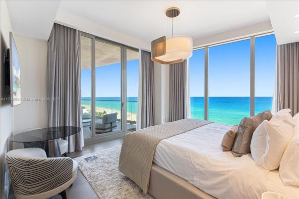 Bedroom, Interior, Pendant Lights, Water, Wood Texture Flooring