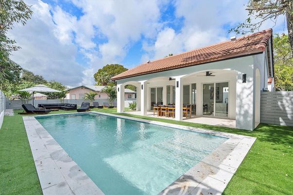 Exterior, Pool