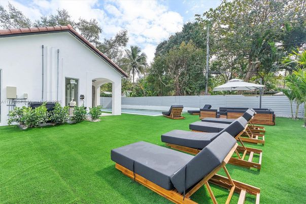 Backyard, Exterior