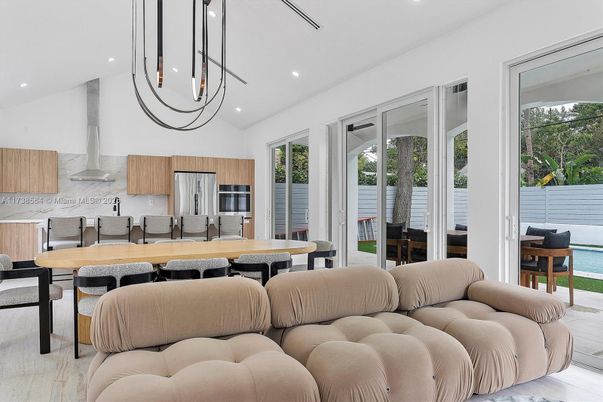 Dining room, Interior, Kitchen, Living room, Pendant Lights, Recessed Lighting, Stainless Steel Appliances