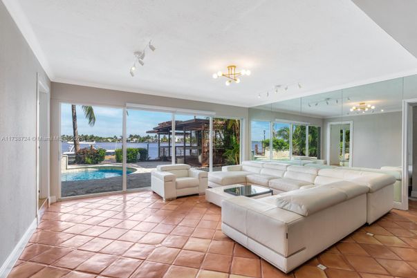 Interior, Living room, Water