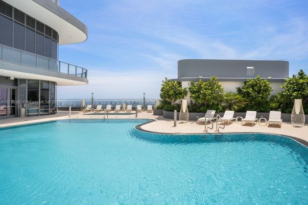 Exterior, Pool