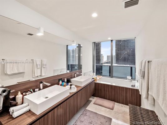 Bathroom, Interior, Recessed Lighting