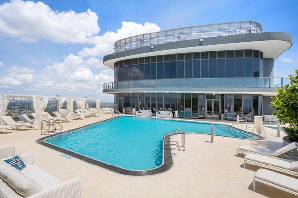 Exterior, Pool