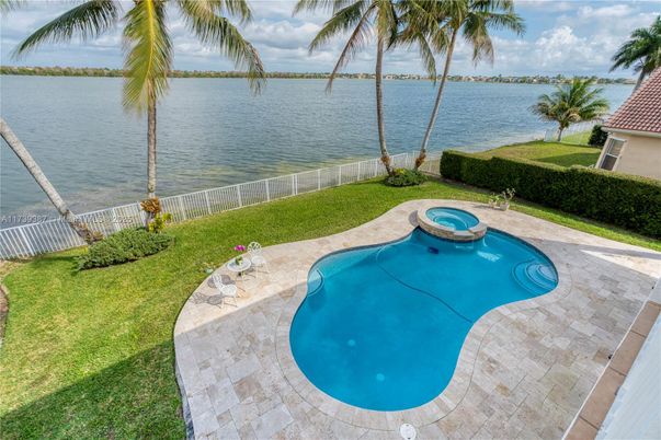 Exterior, Pool, Water