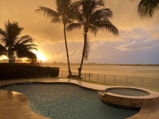 Exterior, Pool, Water