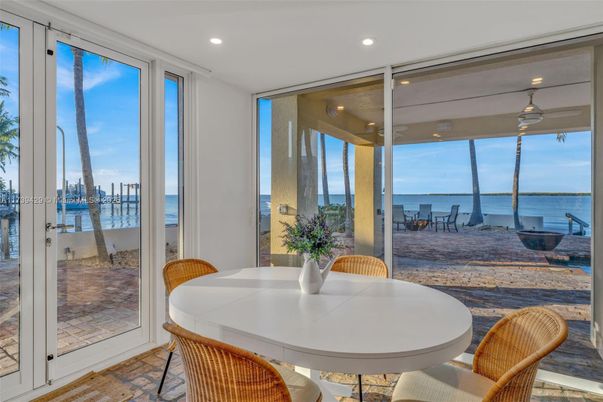 Dining room, Interior, Recessed Lighting, Water