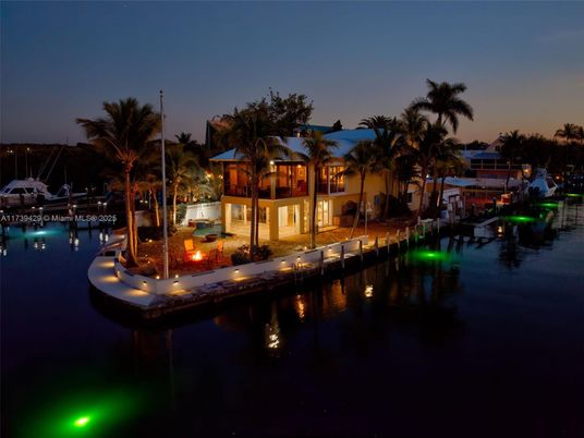 Exterior, Lake
