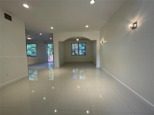 Empty room, Interior, Recessed Lighting