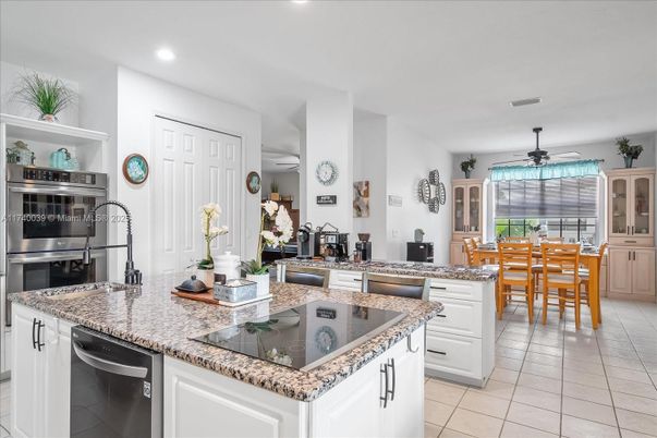 Dining room, Interior, Kitchen, Recessed Lighting, Stainless Steel Appliances