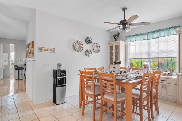 Dining room, Interior