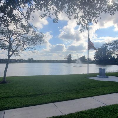 Exterior, Lake