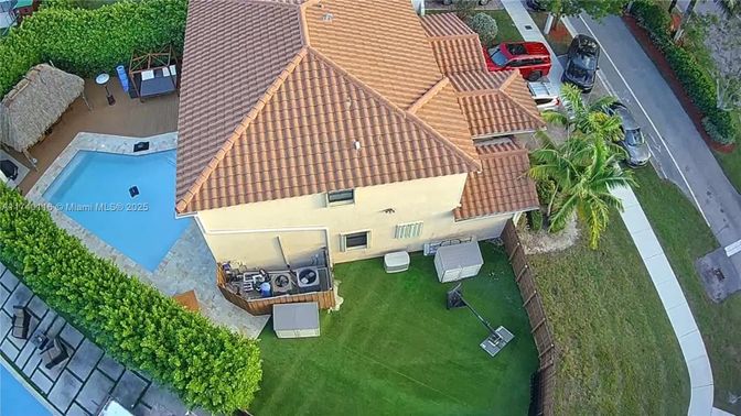 Exterior, Drone