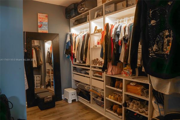 Interior, Walk-in Closets, Wood Texture Flooring
