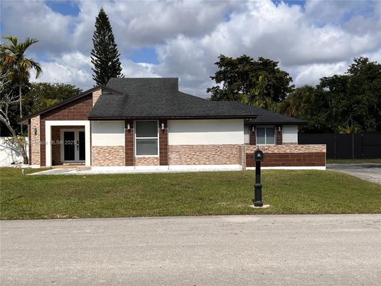 Attached, Backyard, Exterior, Facade, Brick Facade, Ranch