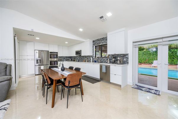 Dining room, Interior, Kitchen, Recessed Lighting, Stainless Steel Appliances