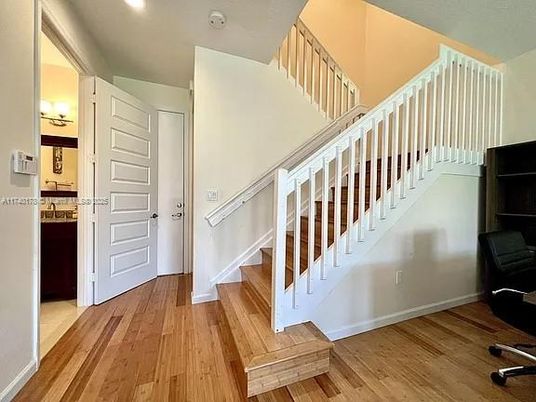 Interior, Recessed Lighting, Wood Texture Flooring