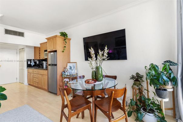 Dining room, Interior, Kitchen, Stainless Steel Appliances, Wood Texture Flooring