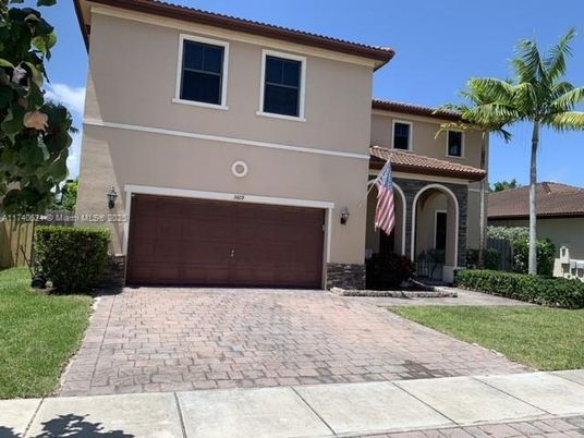 Attached, Exterior, Facade, Mediterranean